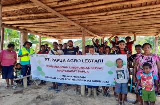 PT PAL Bersama Masyarakat Kampung Guiss Gotong Royong Membersihkan Sungai dan Lingkungan Sekitar